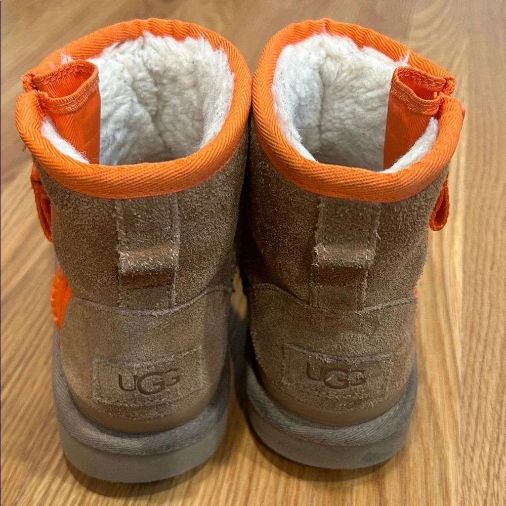 UGG Kids Tan and Orange zip ankle Boots chest nut / preowned